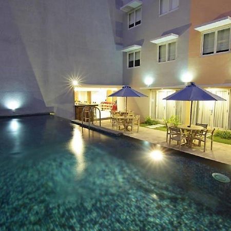 Santosa City Hotel デンパサール エクステリア 写真