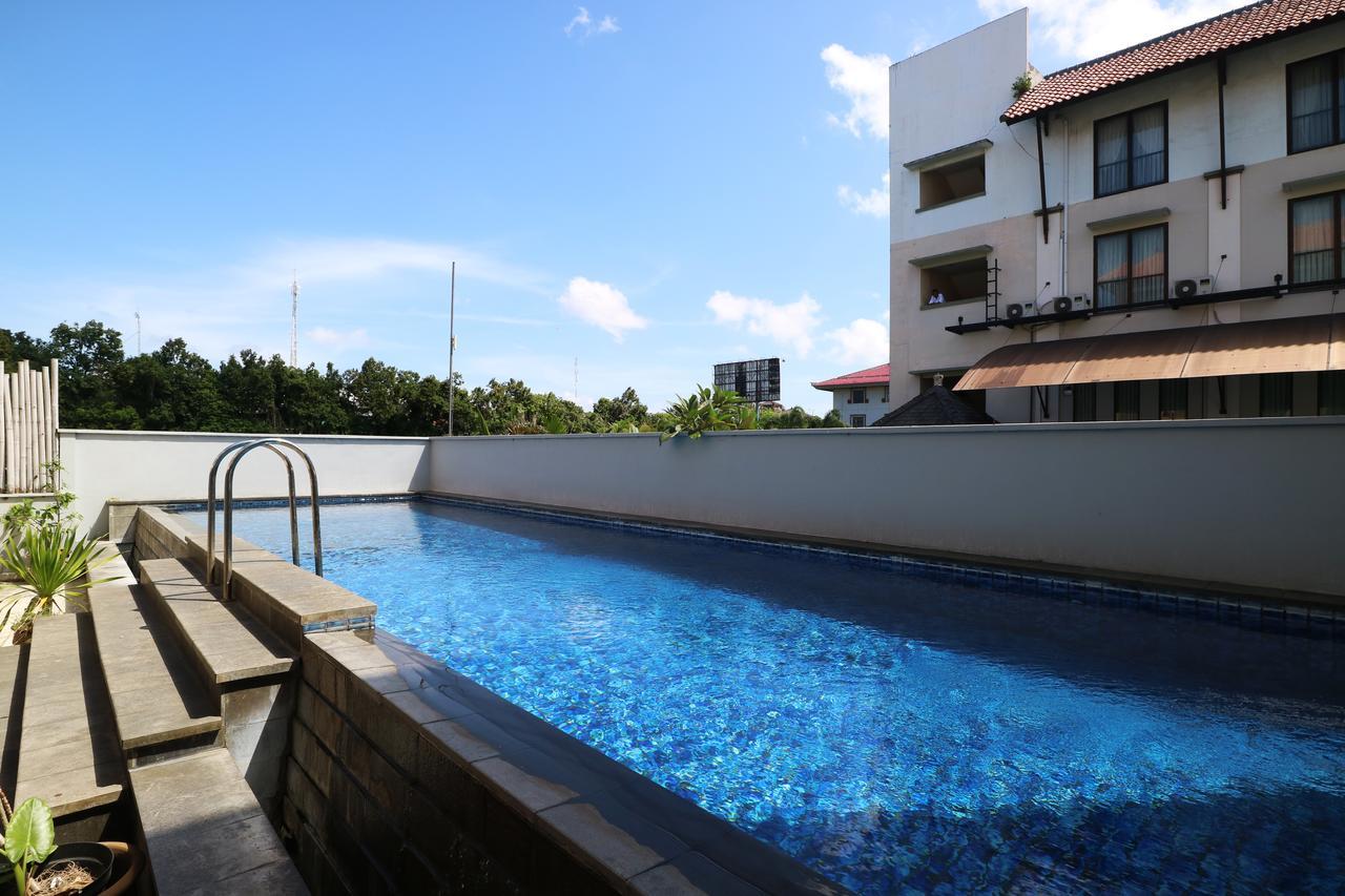 Santosa City Hotel デンパサール エクステリア 写真