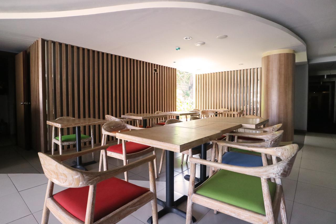 Santosa City Hotel デンパサール エクステリア 写真