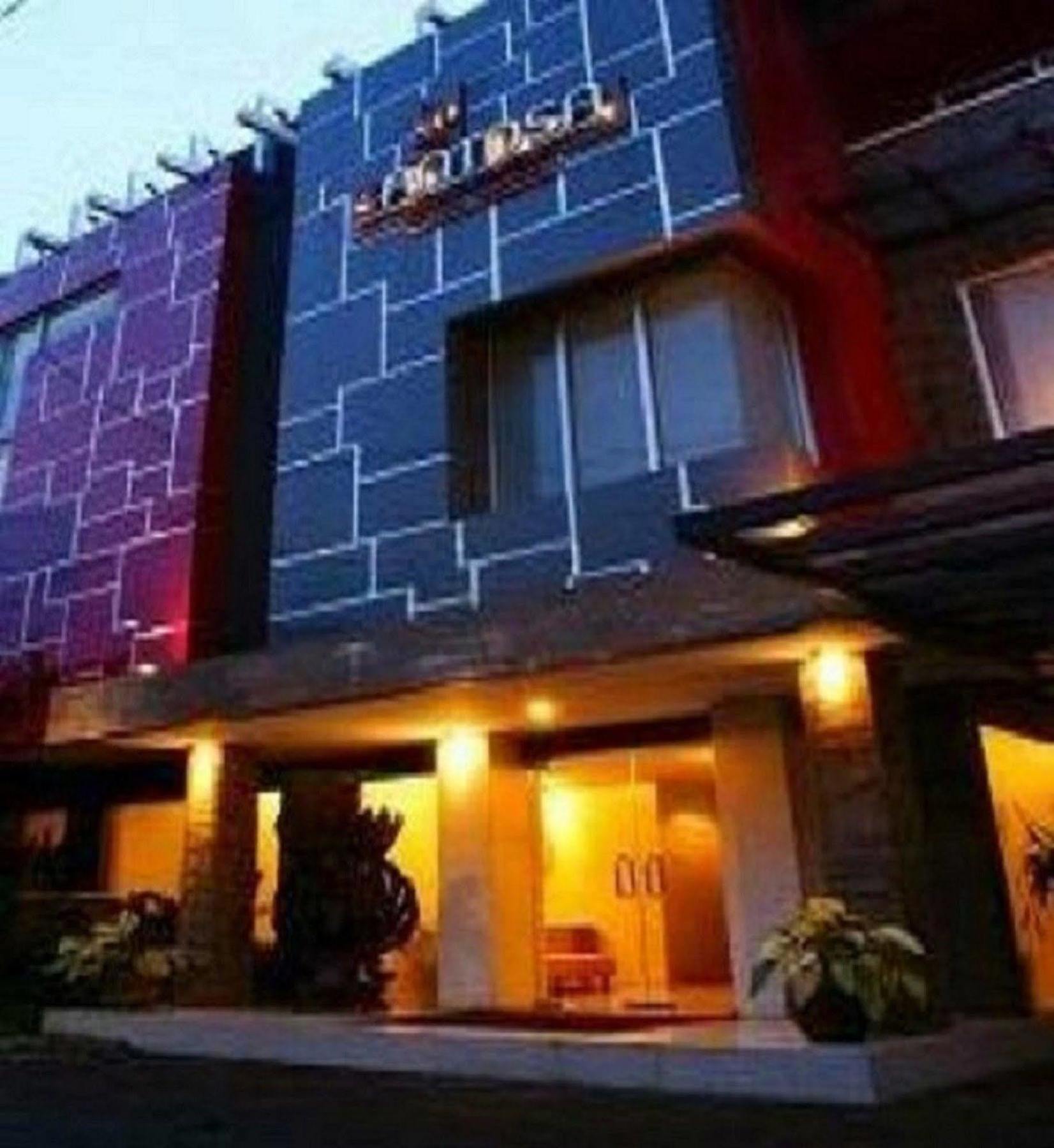 Santosa City Hotel デンパサール エクステリア 写真