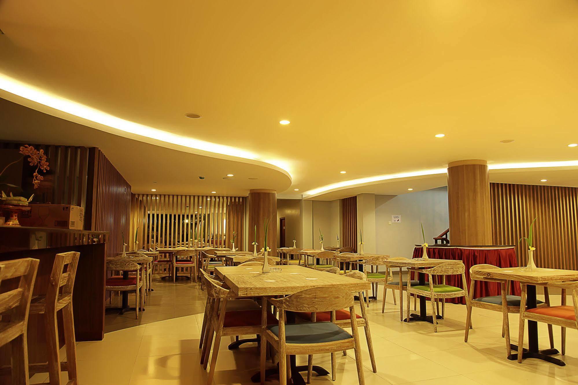 Santosa City Hotel デンパサール エクステリア 写真