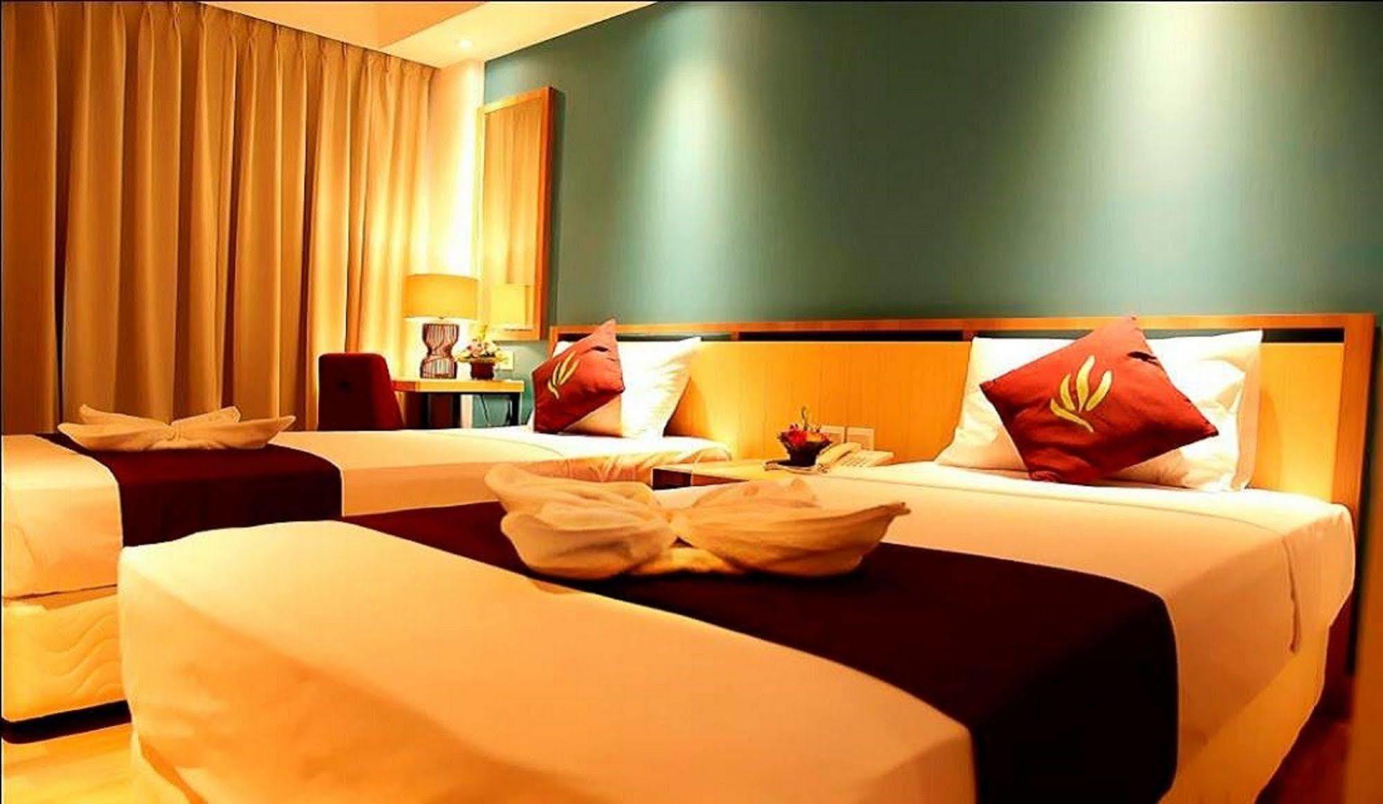 Santosa City Hotel デンパサール エクステリア 写真