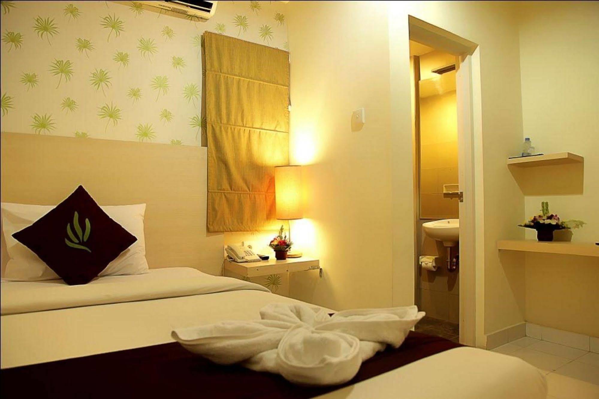 Santosa City Hotel デンパサール エクステリア 写真
