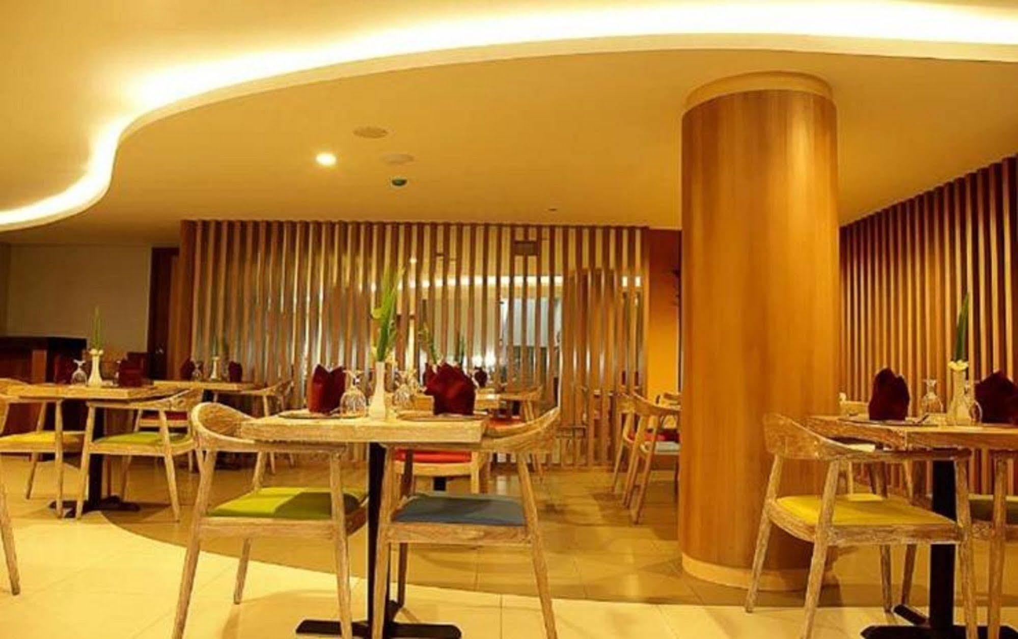 Santosa City Hotel デンパサール エクステリア 写真