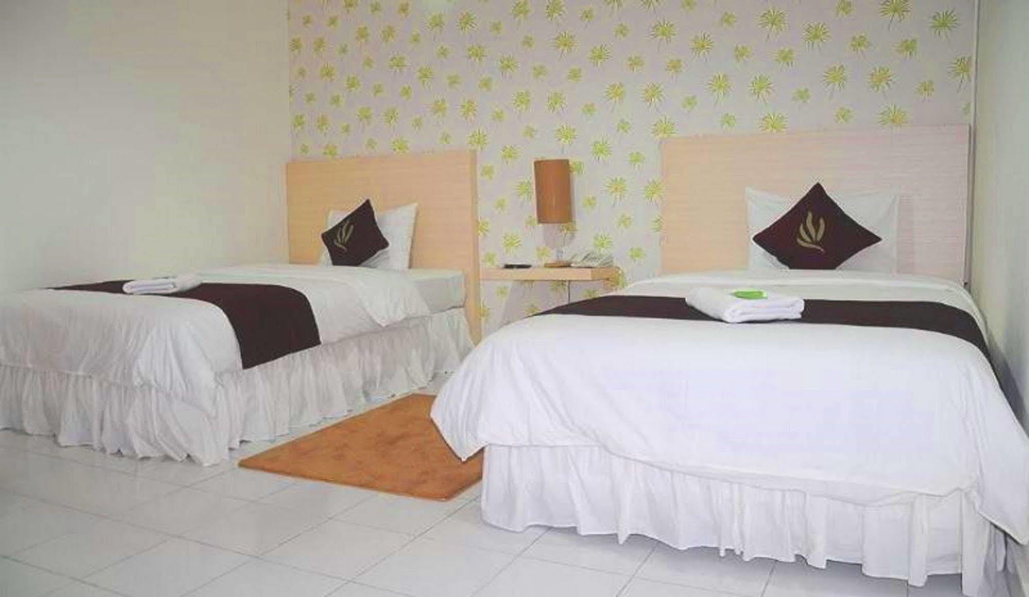 Santosa City Hotel デンパサール エクステリア 写真
